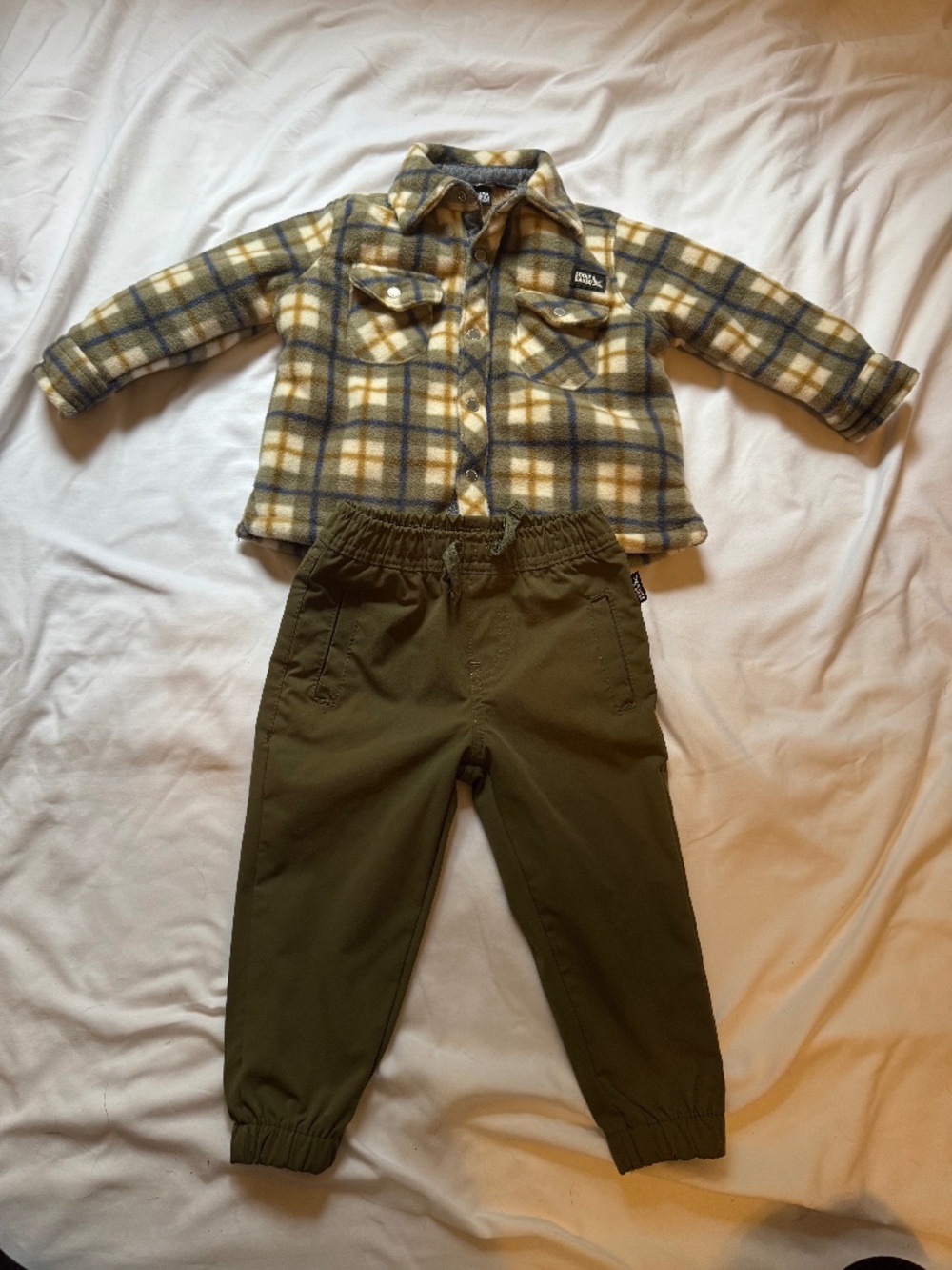 Boys Eddie Bauer (2-pc) Flannel Fleece Set (18 mos)